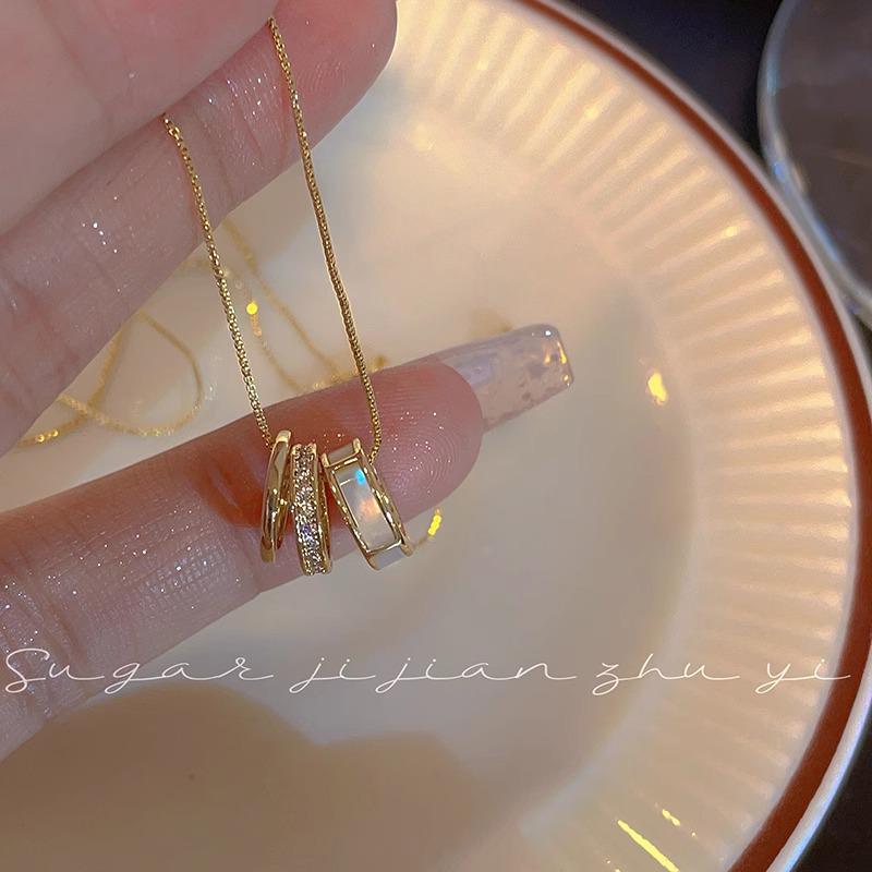 

SUGAR Super Fairy Mother-of-Pearl Light Luxury Women s Clavicle Necklace