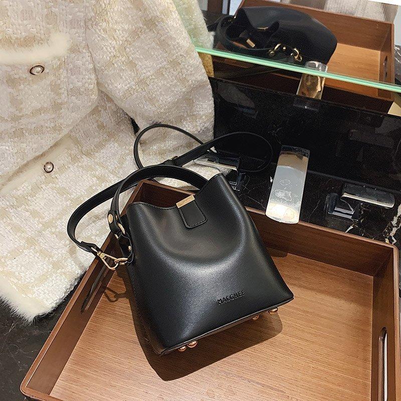 Popular Small Bag Women's New Trendy Fashion Autumn Portable Bucket Bag Feeling Simple Shoulder Messenger Bag