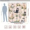 Verspielter Duschvorhang mit Katzenmotiv – Bunte Katzen und Blumen auf hellrosa Grund, Polyester, 180 x 180 cm