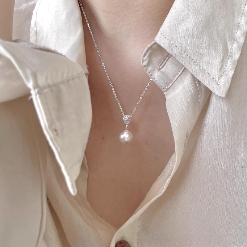 French Light Luxury Exquisite Square Diamond Round Pearl Pendant Clavicle Necklace For Women