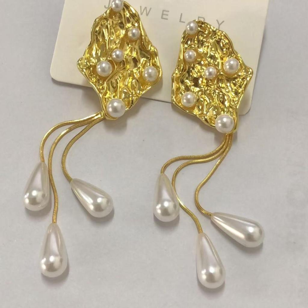 Elegant Tassel Earrings: Versatile Pearl-Like Design, Light Luxury, with Exaggerated Studs in Square and Round Shapes.