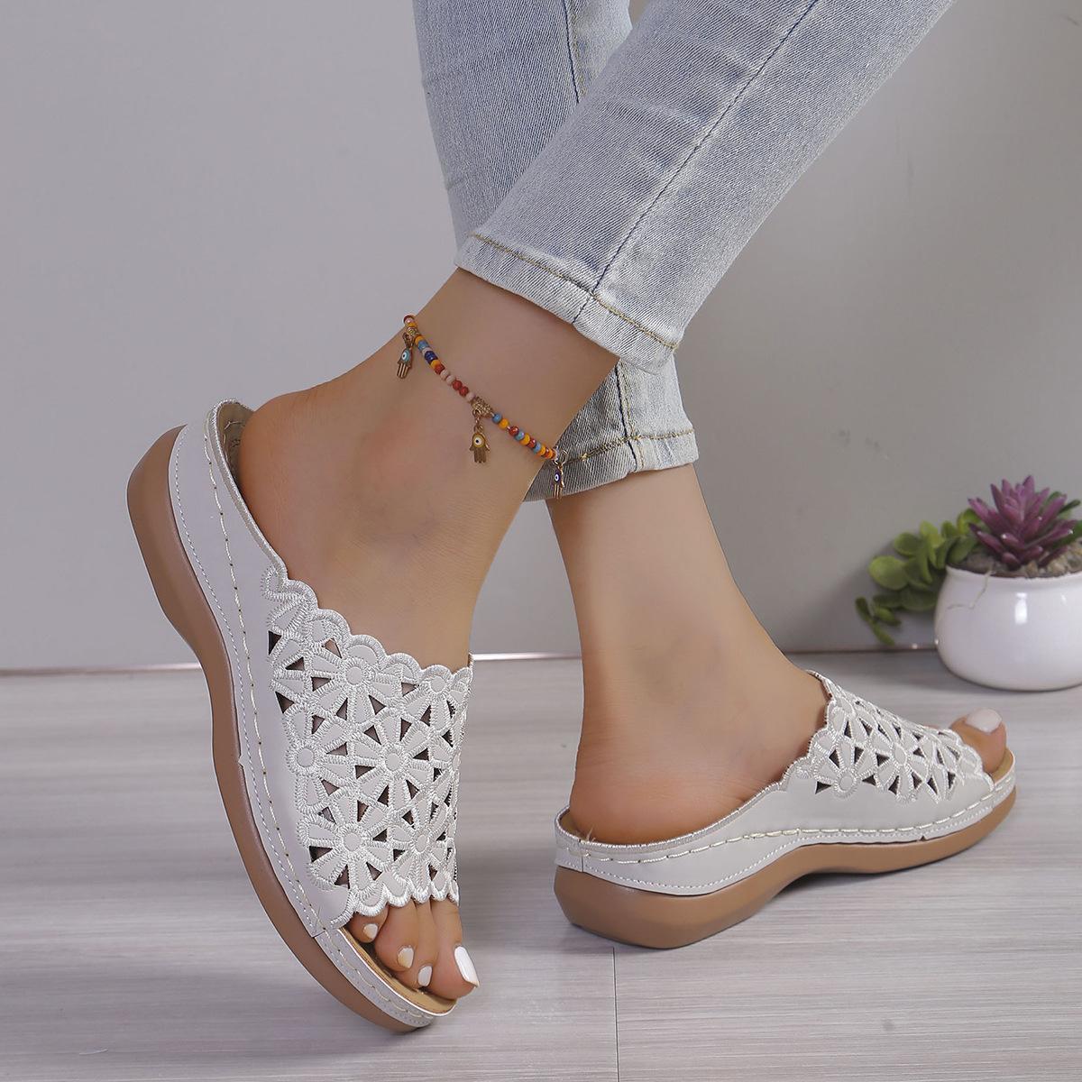 Summer New Large Size Simple Casual Flower Hollow Pu Medium Heel Women S Wedge Heel Slippers 36 серебряный