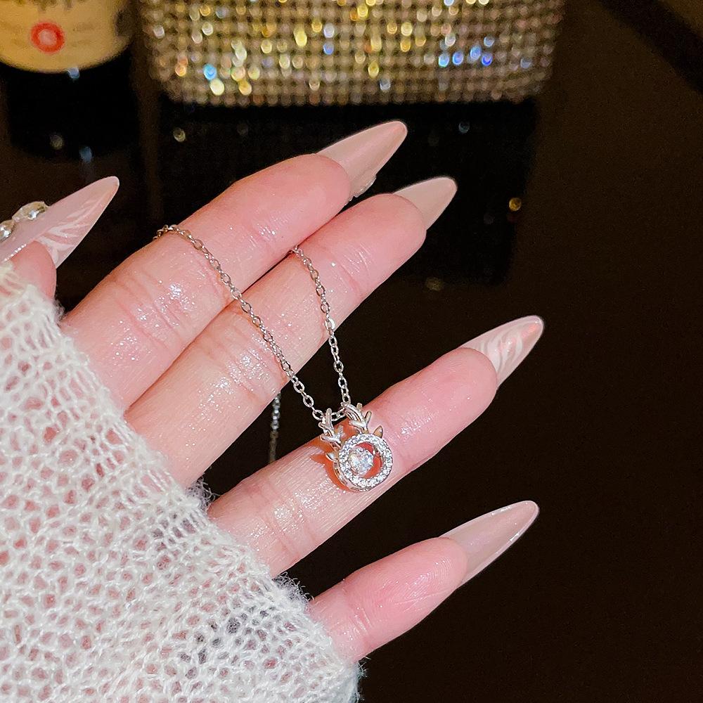 Fashion Light Luxury Titanium Steel Necklace Women'S High-End Pendant Sweet Temperament Collarbone Chain Does Not Fade Accessories