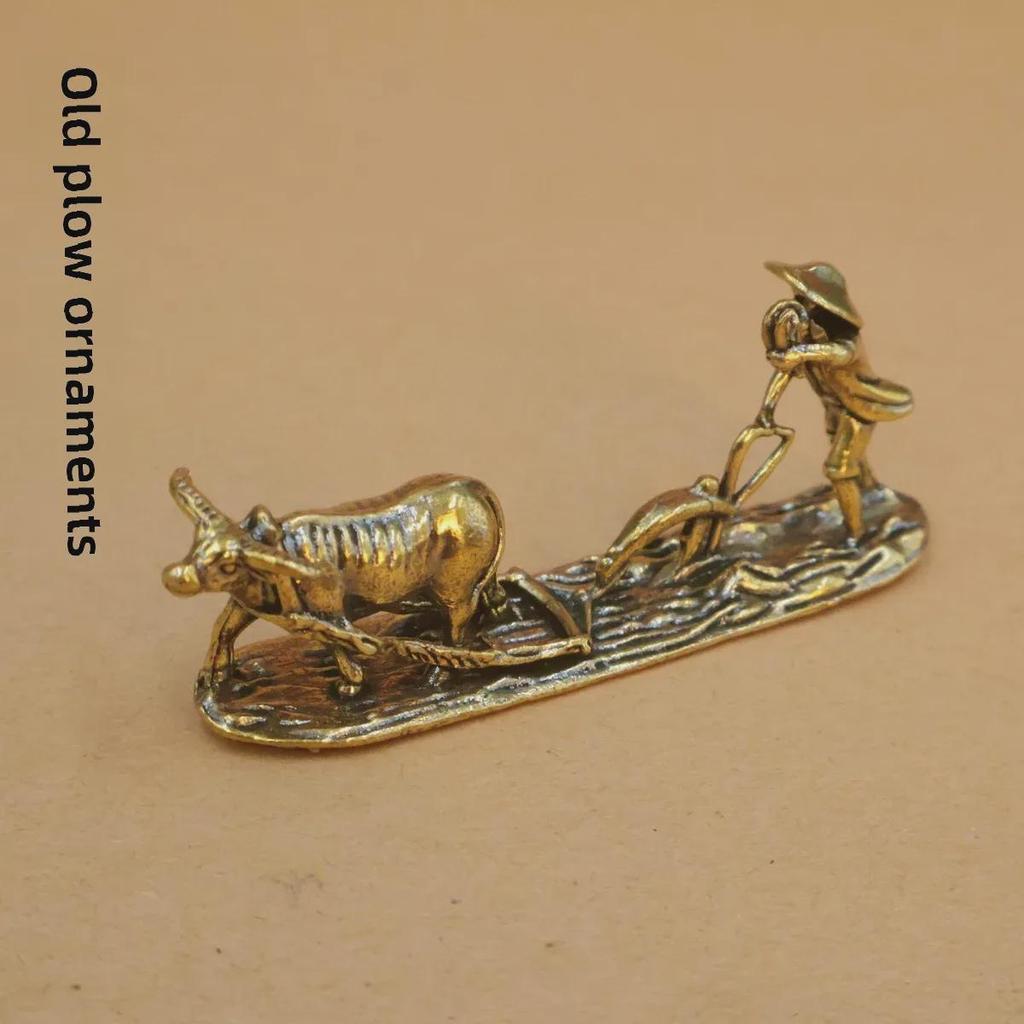 Brass Farmer and Cow Tea Pet: Creative Office Decor, Symbolizing Diligence and Craftsmanship - Ideal Gift.