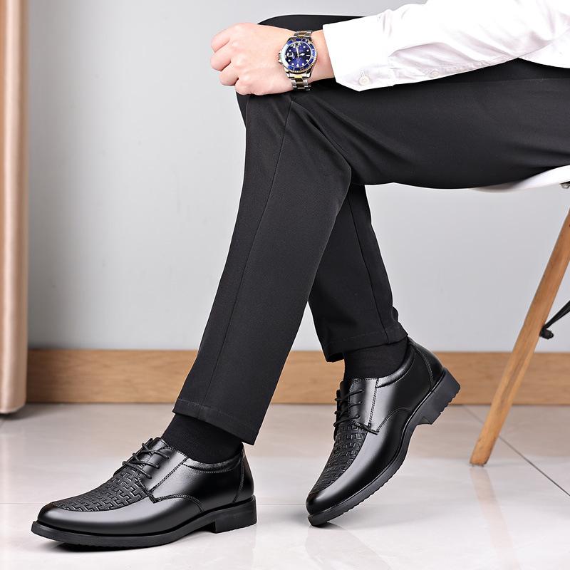 Fashion 2025 Spring Pointed Breathable Wedding Shoes for Men Fashion Designer Black Big Size Leather Shoes Male Lace Casual Dress Shoe
