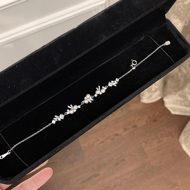full circle pearl V-shaped diamond studded Female bracelet irregular shiny exquisite bangles gentle style wedding jewelry белый