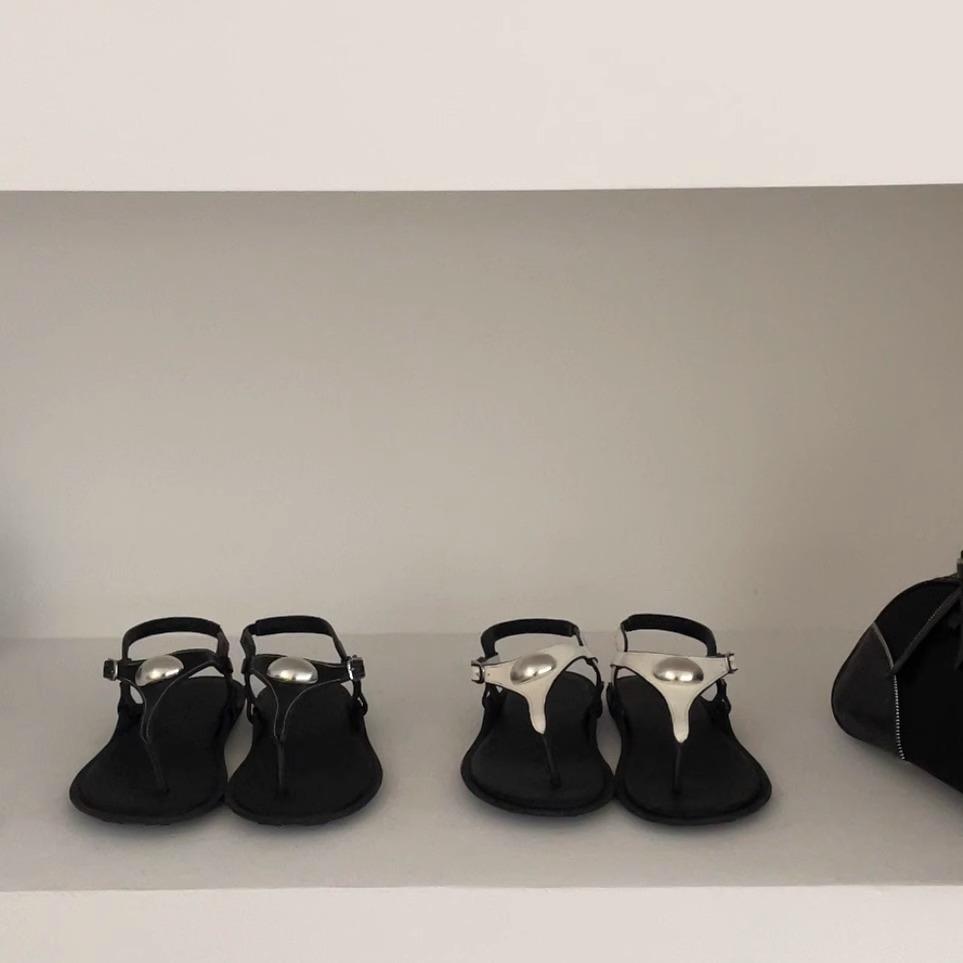 Sheepskin Version~ Niche Design Sense Small Silver Egg Soft Leather Sandals Women's Versatile Flat-bottomed Herringbone Toe Cool Slippers Outside