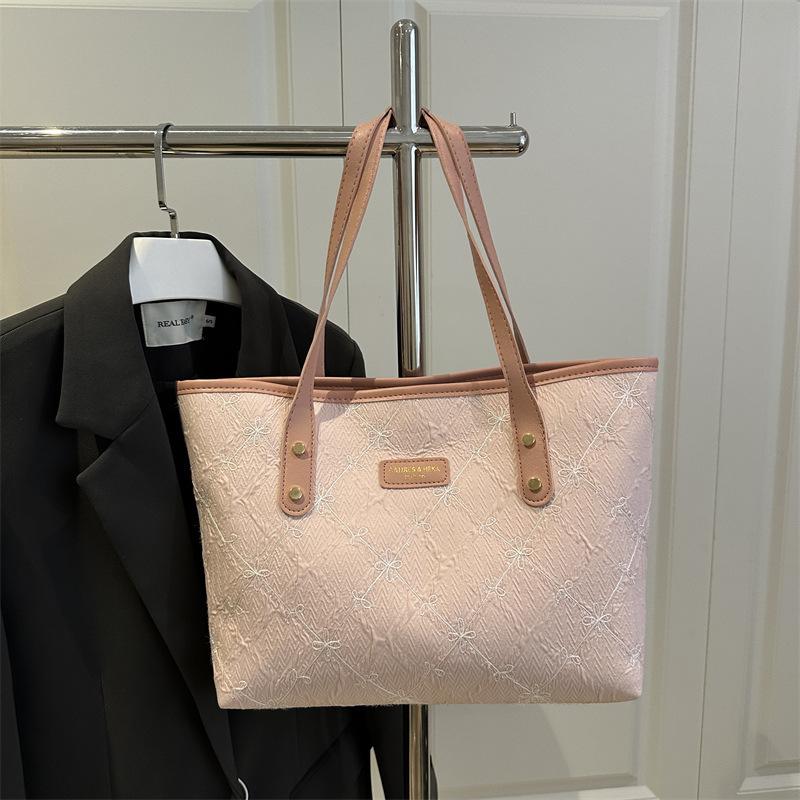 2025 New High-end Niche Design Armpit Bag Fashionable Casual Shoulder Bag Trendy Personalized Simple Tote Bag