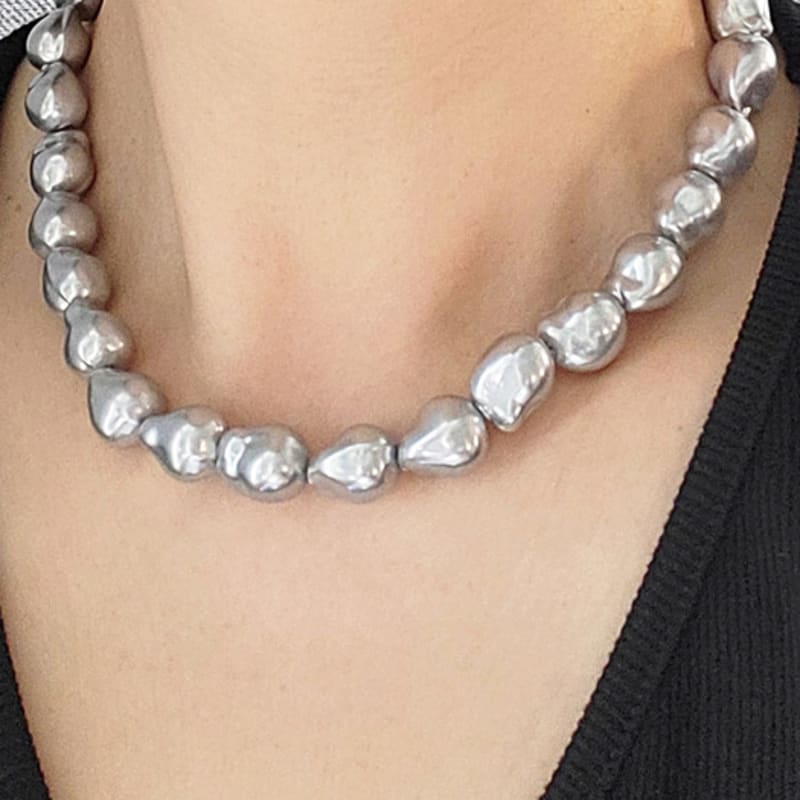 Eliz av Lizgallery Barockpärlhalsband_Grå