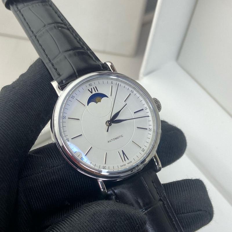 

Мужские и женские автоматические механические наручные часы серии Moon Phase Master с ремешком из итальянской кожи, корпус из нержавеющей стали и сапфировое стекло.