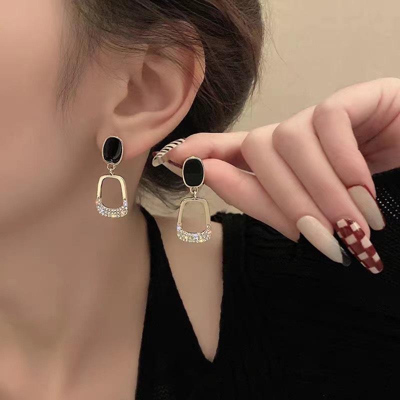 Silver Needle Korean Internet Celebrity Temperament Pearl Earrings Versatile Niche Design Earrings Light Luxury High-end Earrings