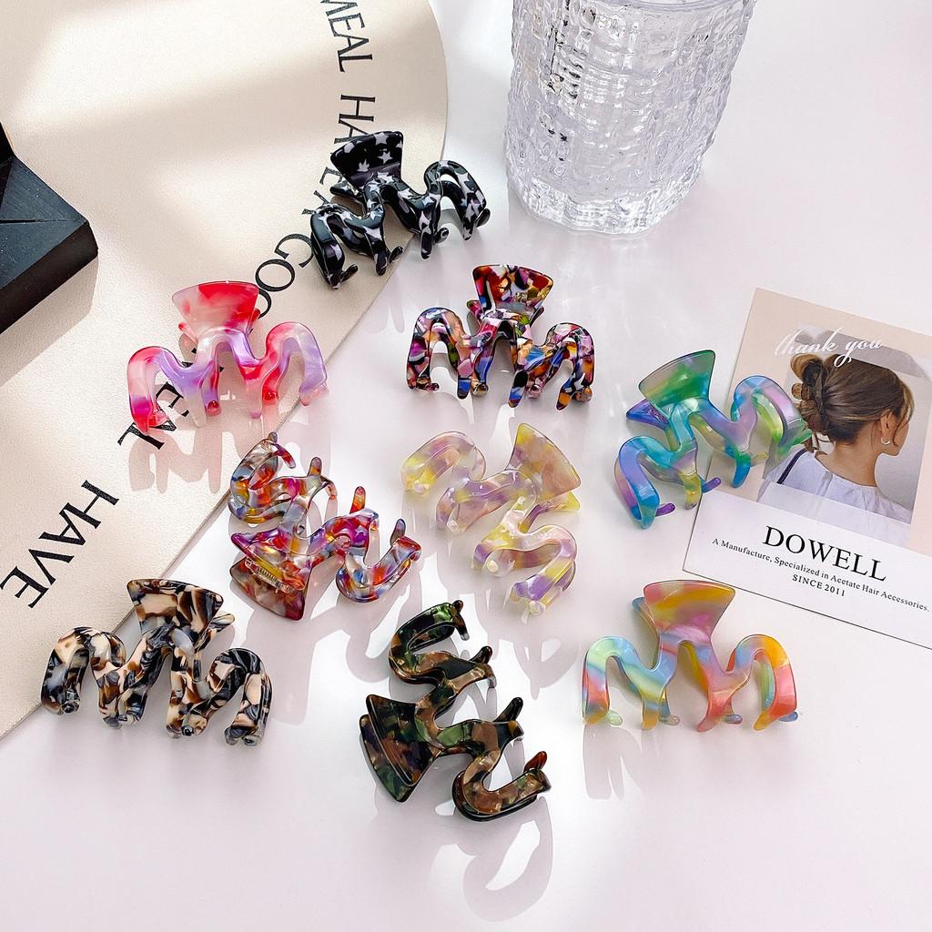 Fashionable Acetate Hair Claw Clip For Women With Colorful Designs And Geometric Lines