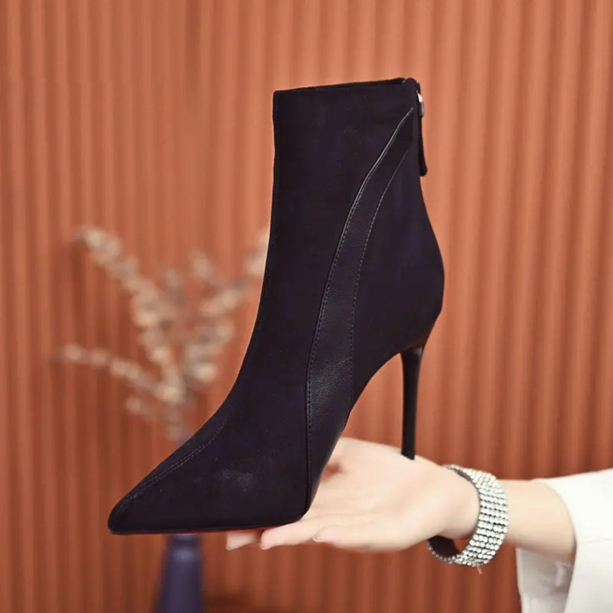 

Европейские и американские сексуальные короткие ботильоны на высоком каблуке модные ботинки женские ботинки 2025 зима новые с острым носком на тонком каблуке замшевые тонкие ботинки на молнии 39