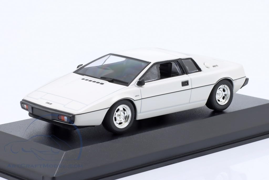 

Minichamps масштаб Lotus Esprit Turbo 1978 ЛИНИЯ MAXICHAMPS 1/43 (белый) белый