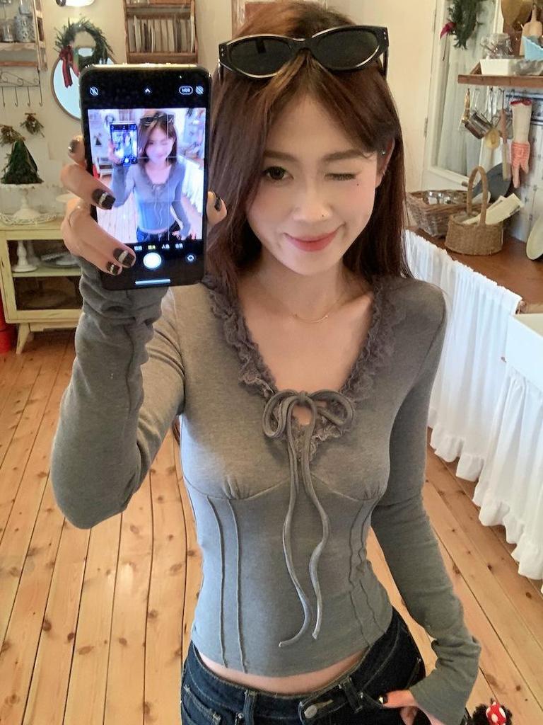 Chic Women's Winter Slim Fit V-Neck Gray Lace Trim T-Shirt