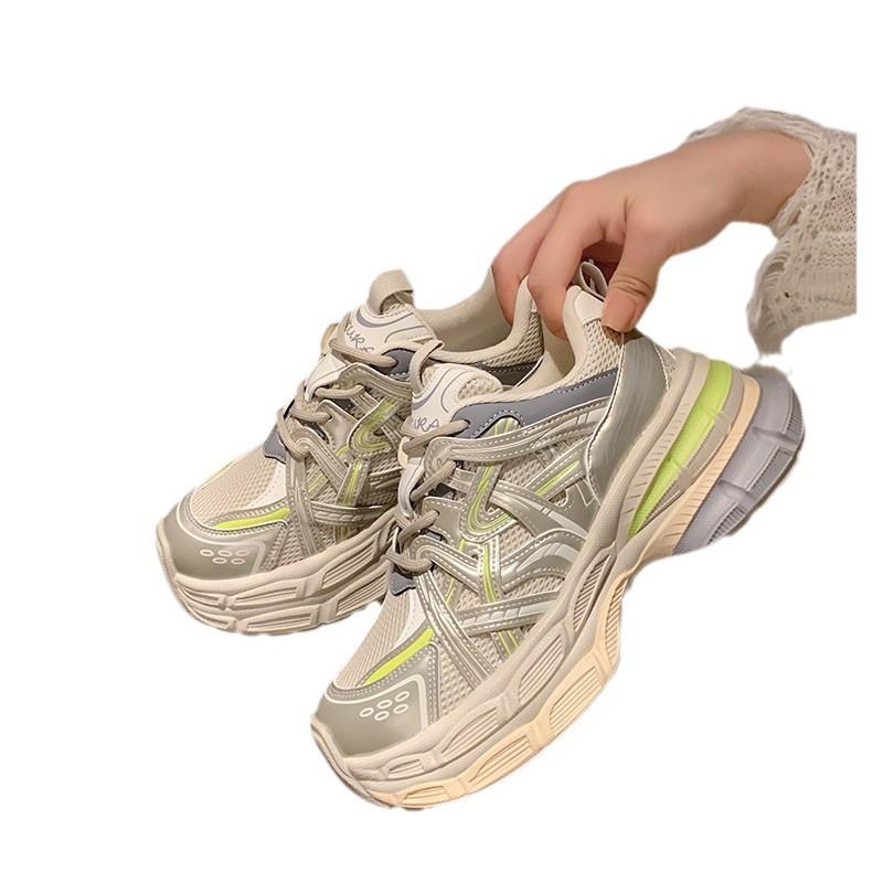 Star thick-soled Forrest Gump shoes 2025 new versatile and lightweight muffin explosion inner height increase dad shoes sports little white shoes