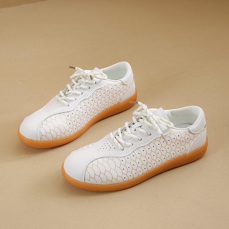 

Большой размер Удобные Мягкая кожа Плоская подошва Женские Спортивные туфли Рисунок рыбьей чешуи Новый стиль 2025 Повседневная обувь 44 белый