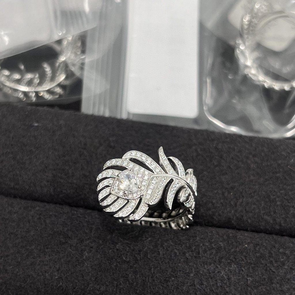 Zirconia Feather Metal Ring: High-End Korean Style, Simple and Trendy Versatile Women's Jewelry.