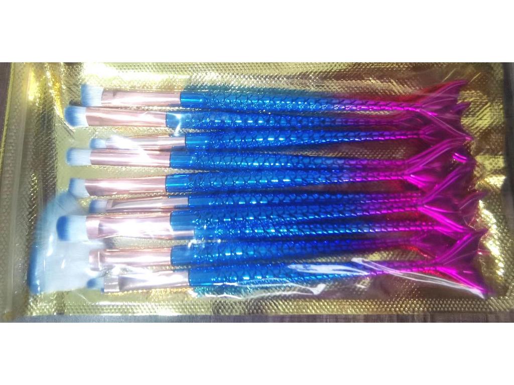 Четырехцветный набор кистей для макияжа русалки - 10 градиентных кистей в форме рыбьего хвоста