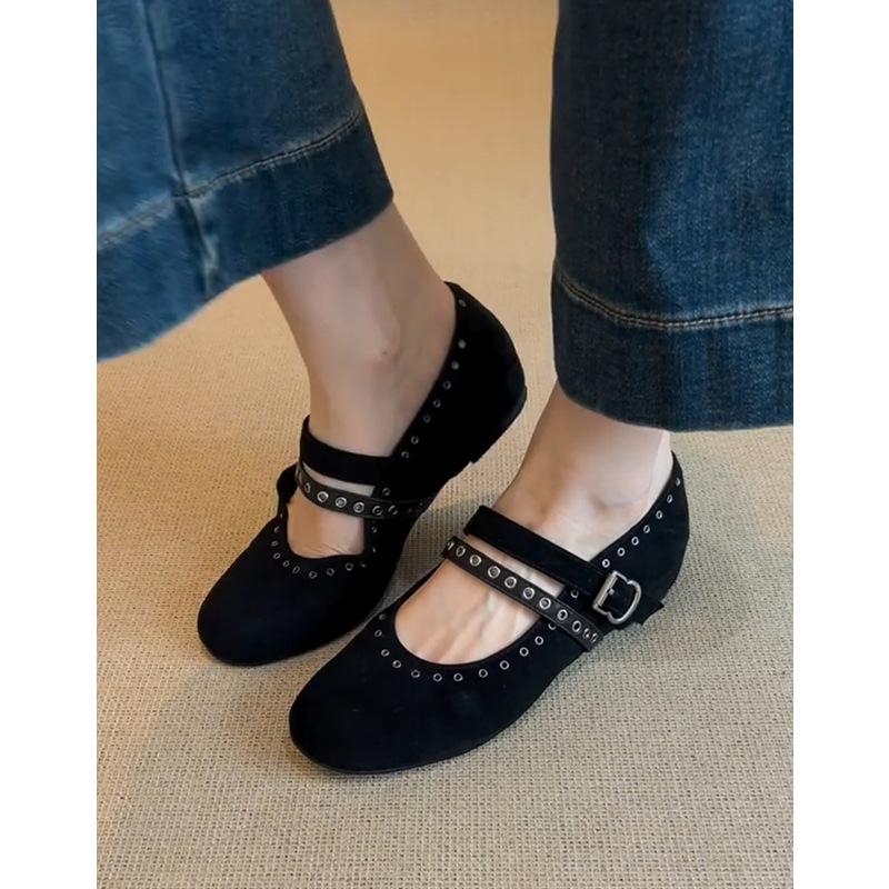 

Sheepskin version~ French retro round head rivet one-word buckle Mary Jane shoes women s inner height increase leather shallow mouth single shoes 40 чёрный