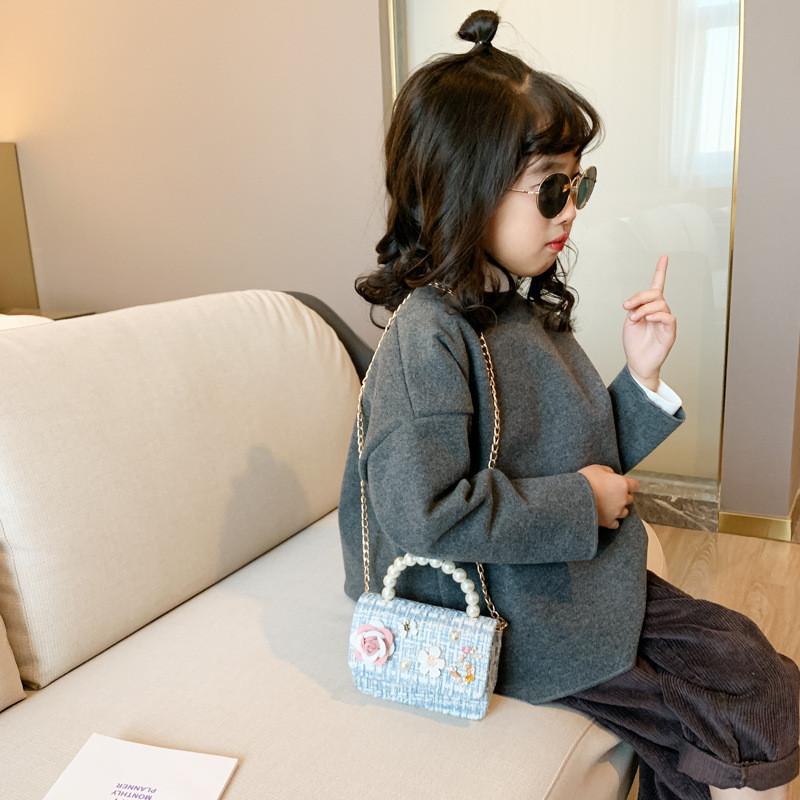 Adorable Girls Crossbody Bag Featuring Soft Canvas Material And Elegant Bow Style