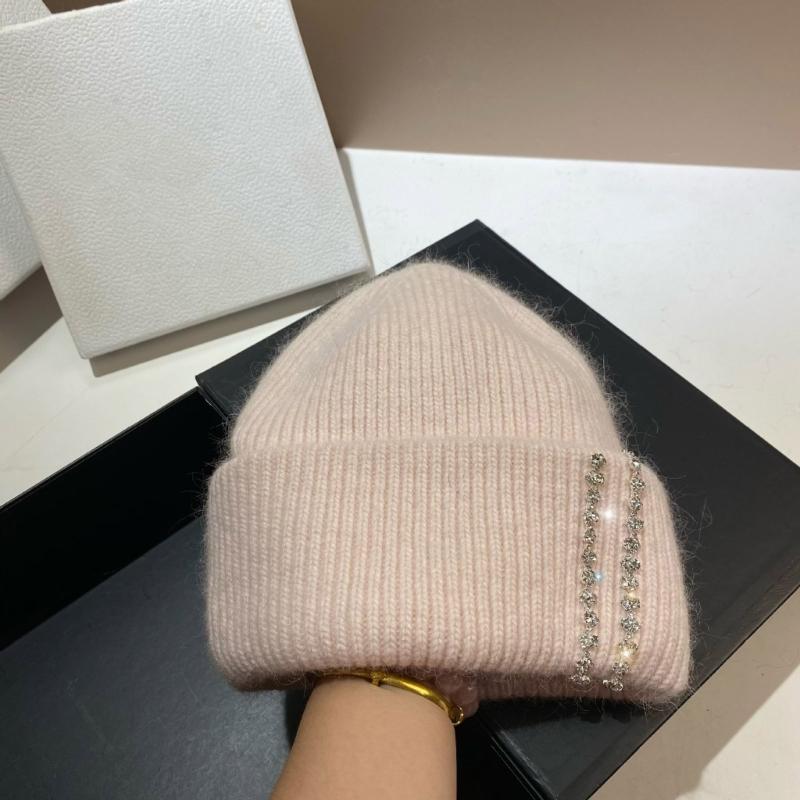 Luxurious Knitted Hat with Sparkling Rhinestones Fashionable Handmade Hat for Fashion Enthusiasts