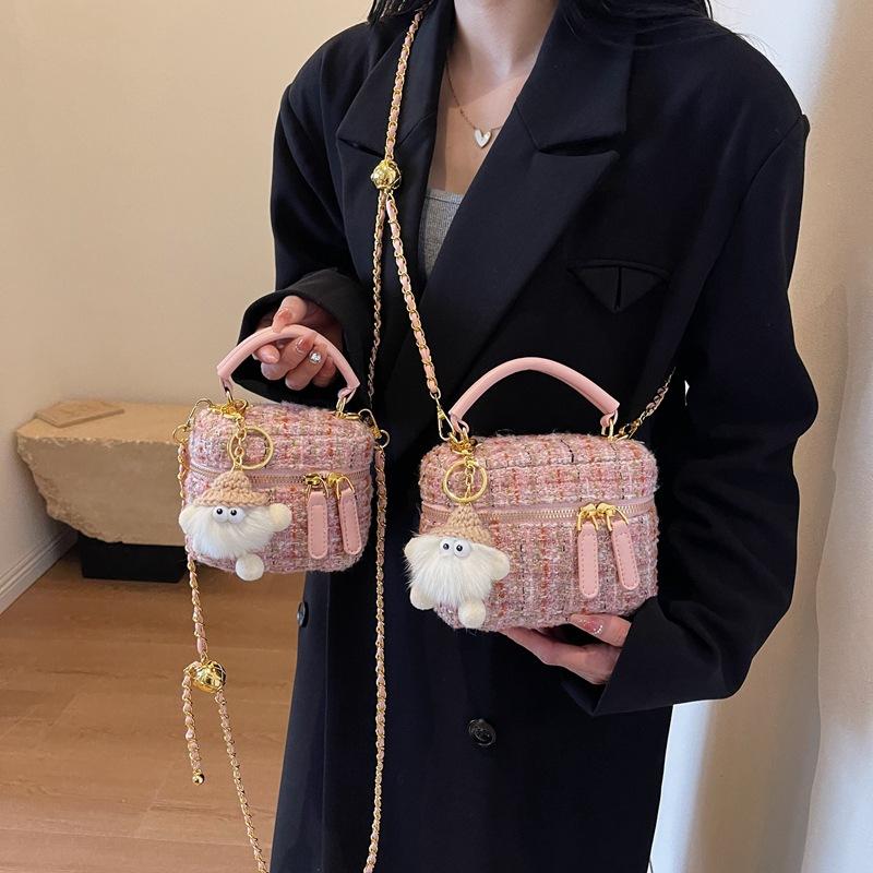 Autumn and winter tide Xiaoxiangfeng handbag women's 2025 new woolen diamond chain bag fashionable versatile shoulder bag
