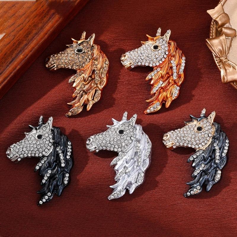 Horse Head Brooch with Sparkling Crystals Rhinestones Animal Shaped Lapel Pin Hat Bag Suit Dress Accessories