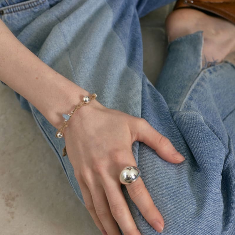 HYPNOTIZE SILVER BALL STRING BRACELET_BEIGE