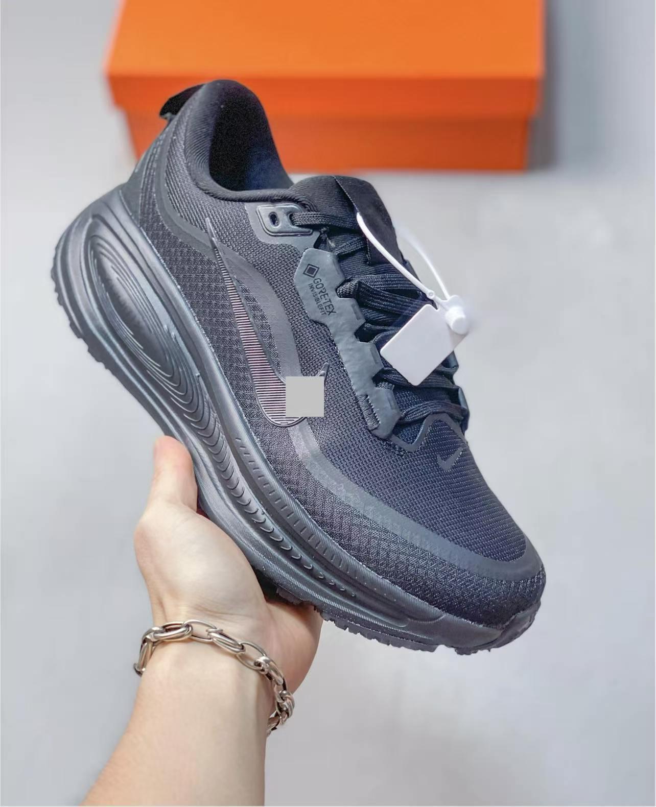 GTX Waterproof Men`s Running Shoes -