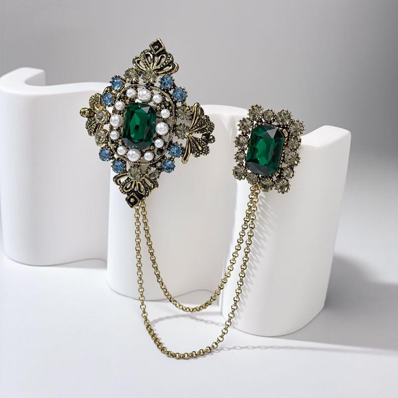 

Elegant Retro Baroque Emerald Tassel Brooch – Versatile Women s Accessory