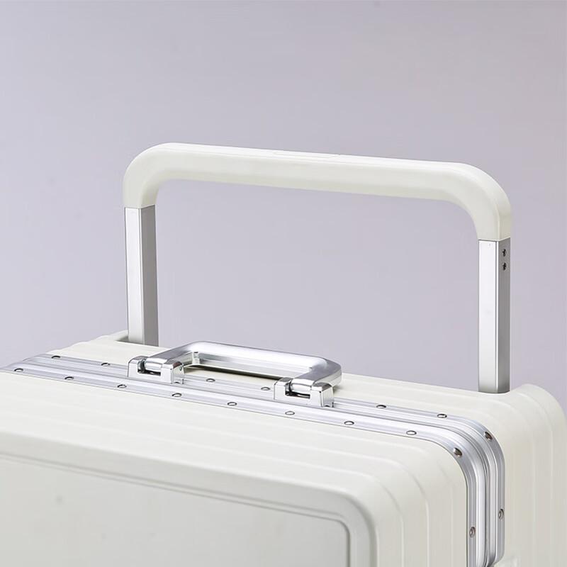 Chu Rong Riveted Aluminum Frame Spinner Luggage