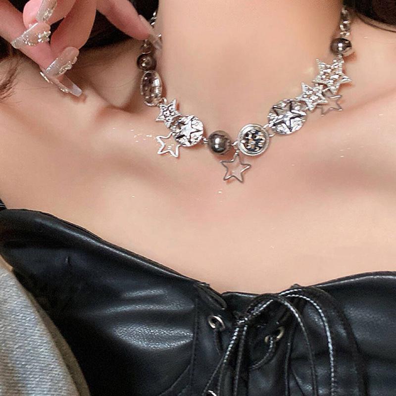 2025 High-End Gothic Punk Necklace: Y2K Dark Style Clavicle Chain for Women