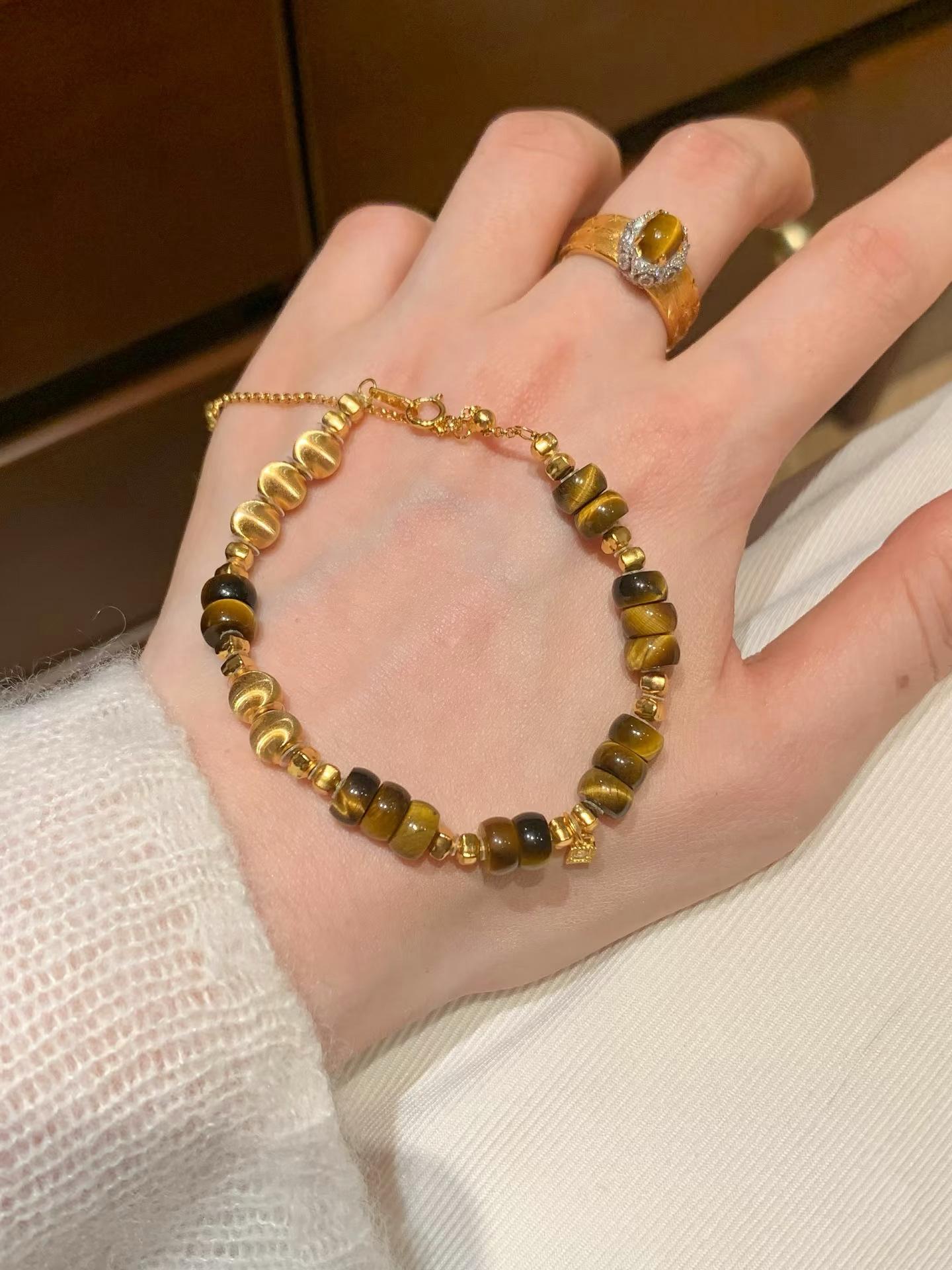 

Hot Selling Tiger Eye Stone Brushed Exquisite Cat Eye Beaded Bracelet Light Luxury Versatile Women s Bracelet золотой