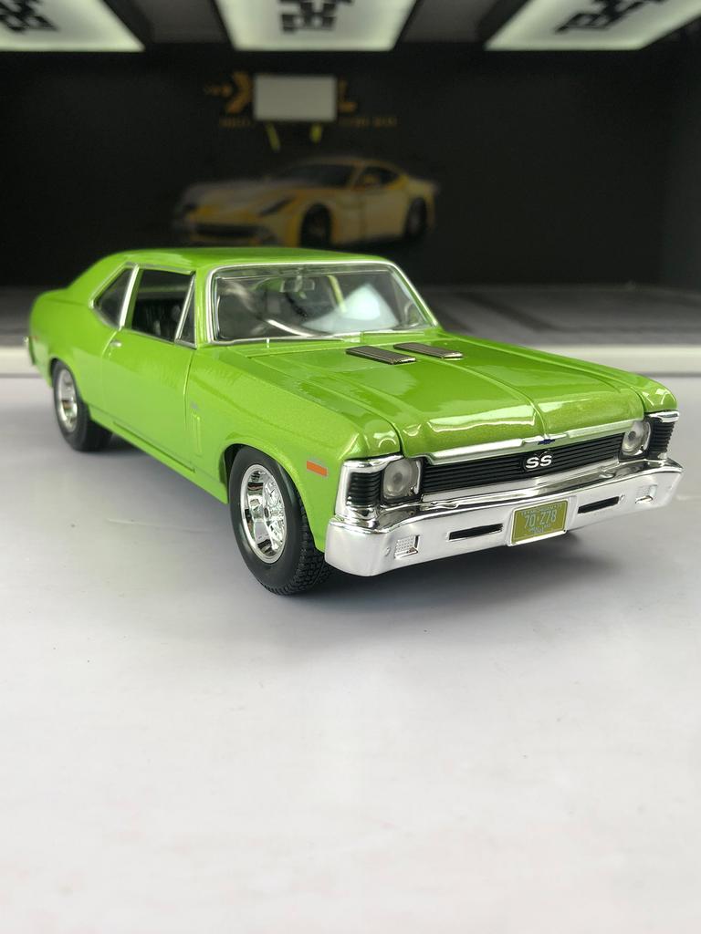 Maisto 1:24 simulated zinc alloy 1970 Chevrolet Nova SS model car, static ornament, metal collectible gift car