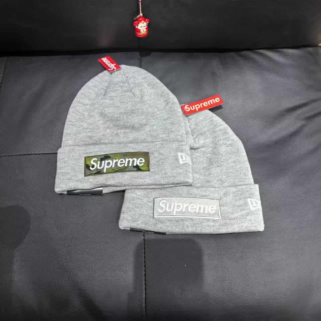 Stylové trendy unisex pletené čepice s nápisem pro podzim/zimu