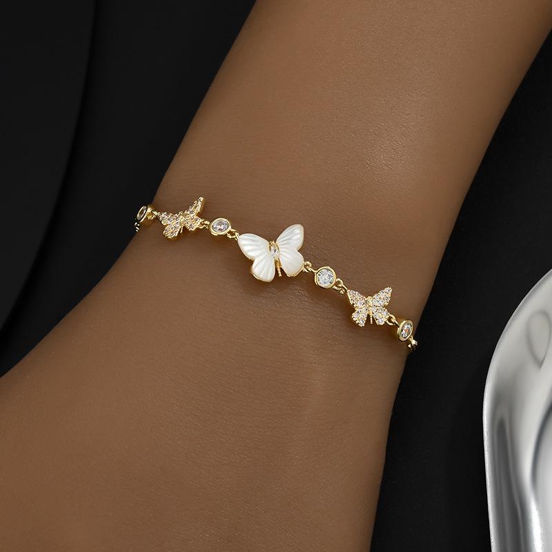 Элегантный позолоченный браслет-ракушка с бабочкой и цирконием