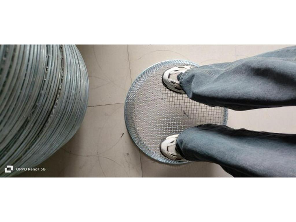 Large Round Wire Mesh Sieve for Stones, Sand, and Garden Soil Filtering