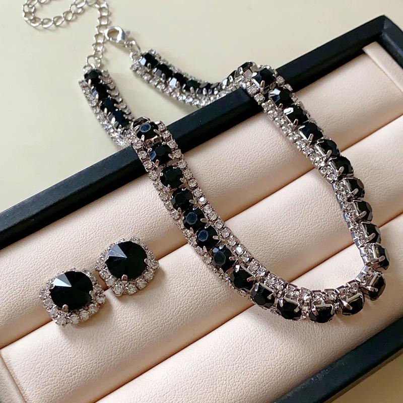 Elegant Rhinestone Square Earrings & Necklace Set – Light Luxury Clavicle Chain Jewelry for Fashionable Evening Wear