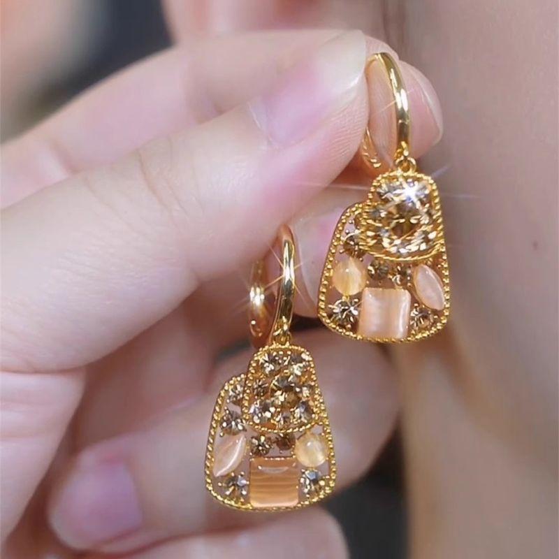 

and American Champagne Gold Bead Sweater Chain Necklace for Women, Simple and Elegant, Birthday Gift Pendant, 2024 Autumn and Winter New Style Same Style Earrings 153