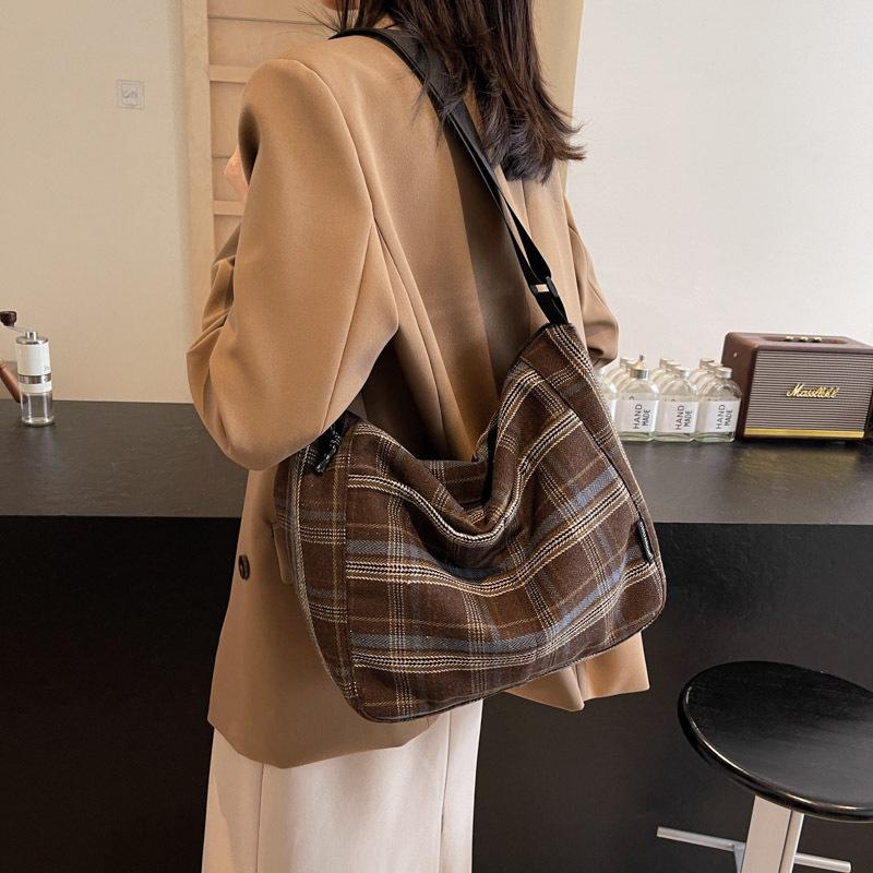 New plaid bag Korean ins literary and art fan college student class tote bag versatile commuter shoulder bag
