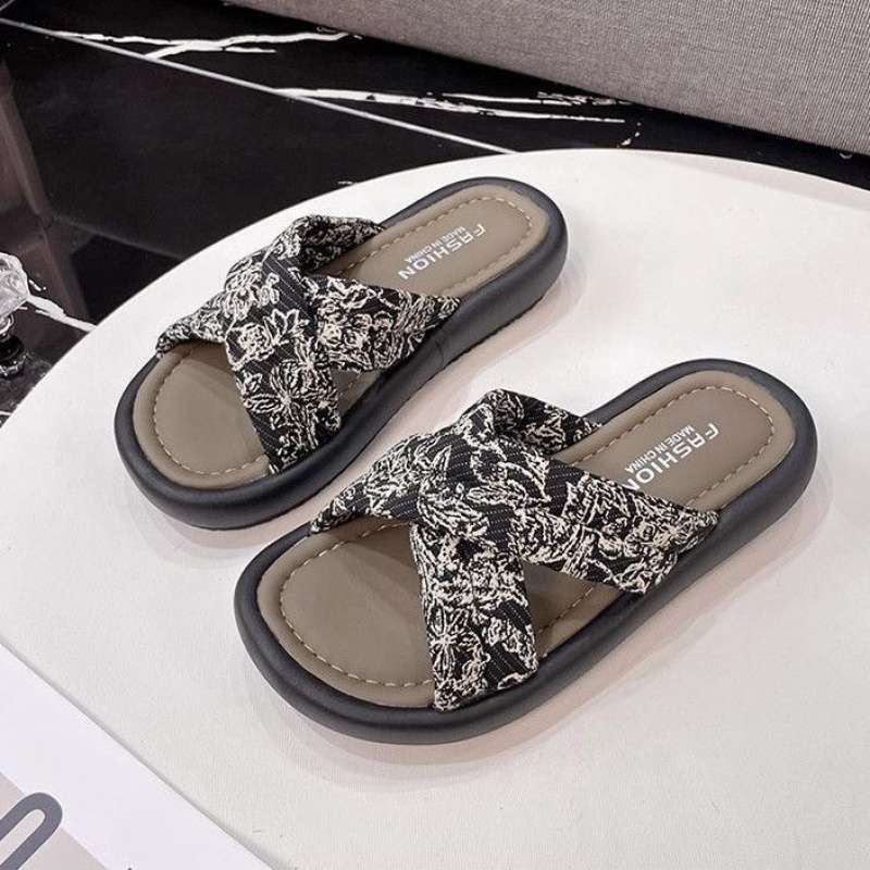 New Chinese Style Thick-soled Slippers for Women's Summer Wear 2025 New High-end One-word Muffin and Beach Sandals for Women