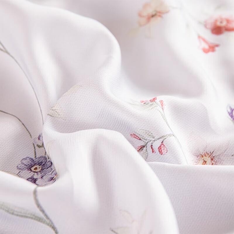 Dohia Walton Garden Cooling Summer Quilt