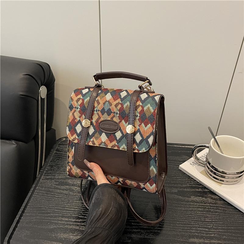 

Элегантный женский рюкзак в стиле ретро: Вместительная, универсальная модная сумка (2025) 20*9*20 cm зелёный