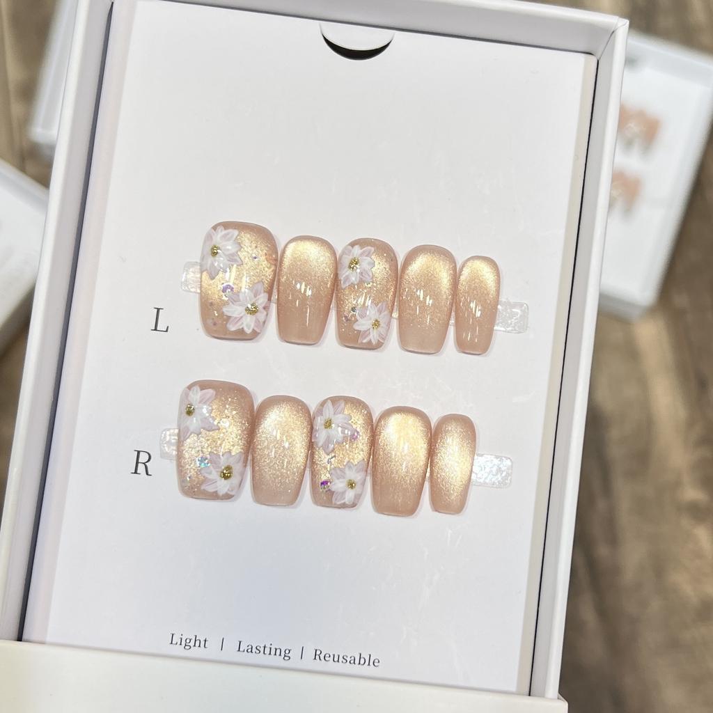 Hand-woven Armor High-end Simple Glass Bead Cat Eye Hand-painted Flower Cute Nail Art Daily Short Style