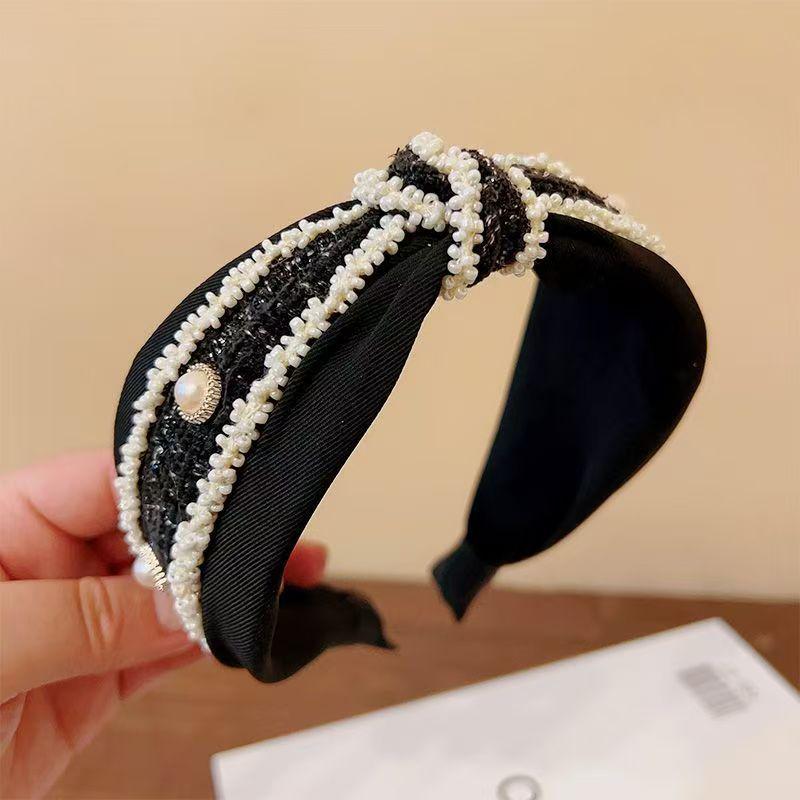 Luxury Autumn/Winter Hairband for Women - Elegant Wide-Brimmed Skull Top Clip for Hair & Face Wash.