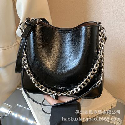 Premium Retro Bag Women's 2025 New Trendy Fashion Texture Shoulder Underarm Bag Commuter Messenger Bucket Bag