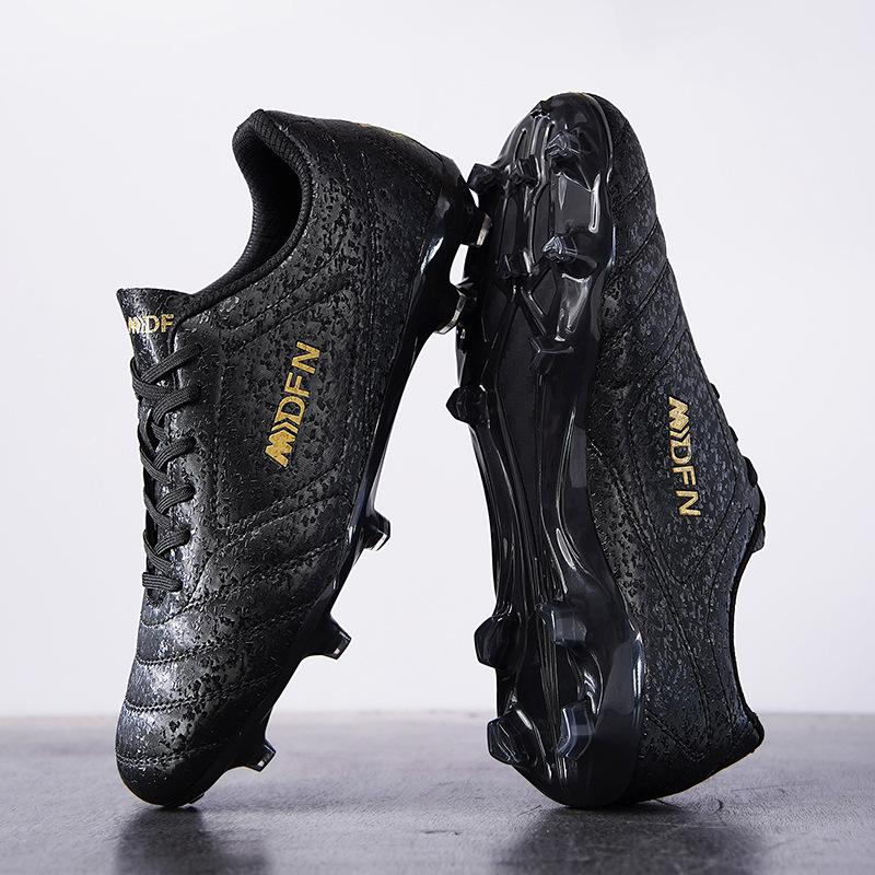 Xiyin Amazon 32-47 large size low-top football shoes, student lawn training and competition shoes are in stock.