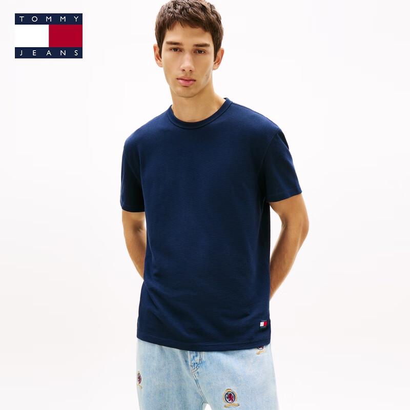 

Мужская футболка TOMMY JEANS с вафельной текстурой, круглым вырезом и коротким рукавом M