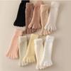 Herbst Winter Frauen Verdicken Korallen Fleece Fünf Finger Socken Weiche Mittelrohr Socken Hause Boden Schlafsocken Split Toe Socken